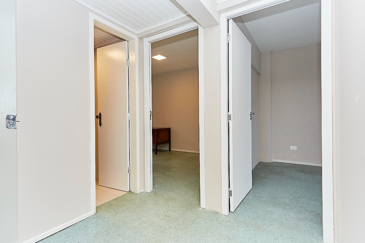 Gonzaga Imóveis Curitiba-Conjunto comercial 8 Salas Centro-L