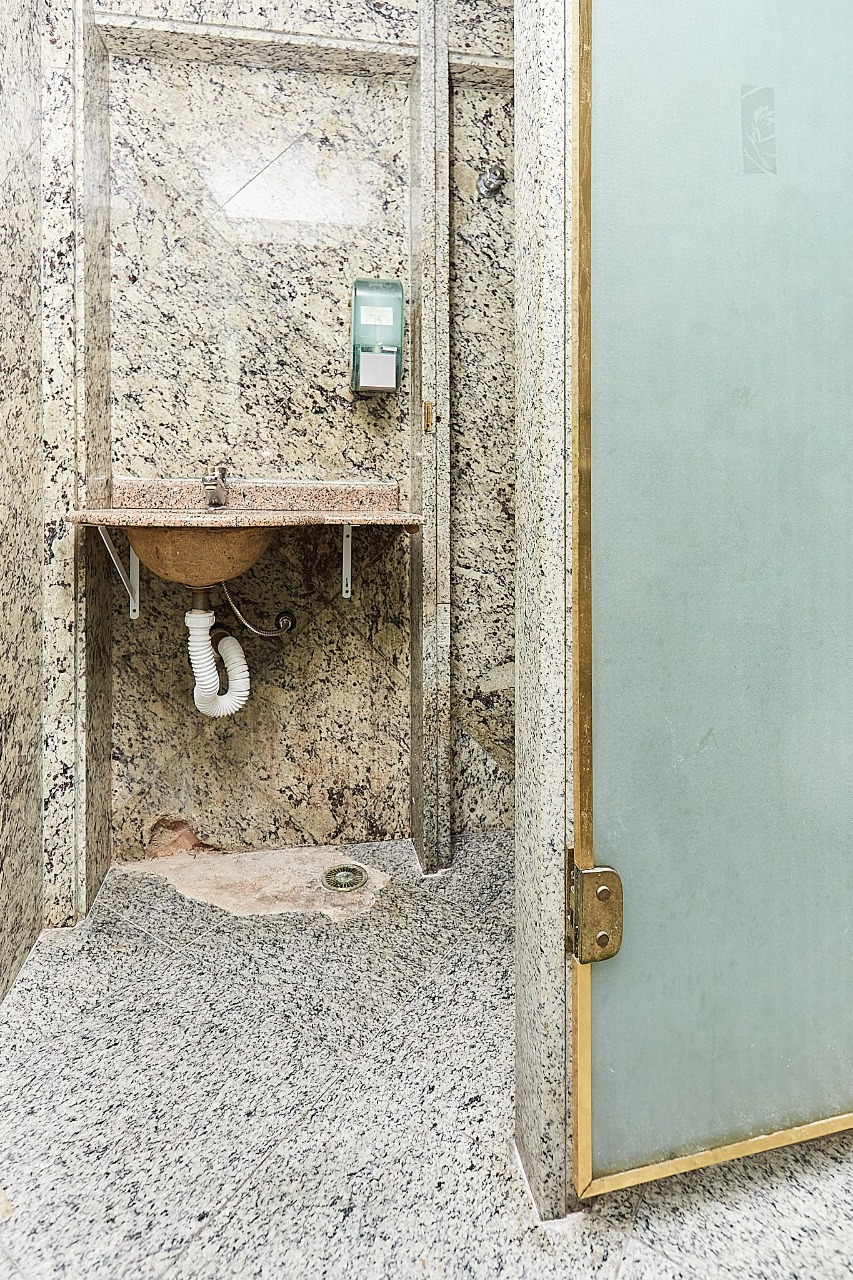 Gonzaga Imóveis Curitiba-Loja 2 salas Centro-Locação- Lavabo