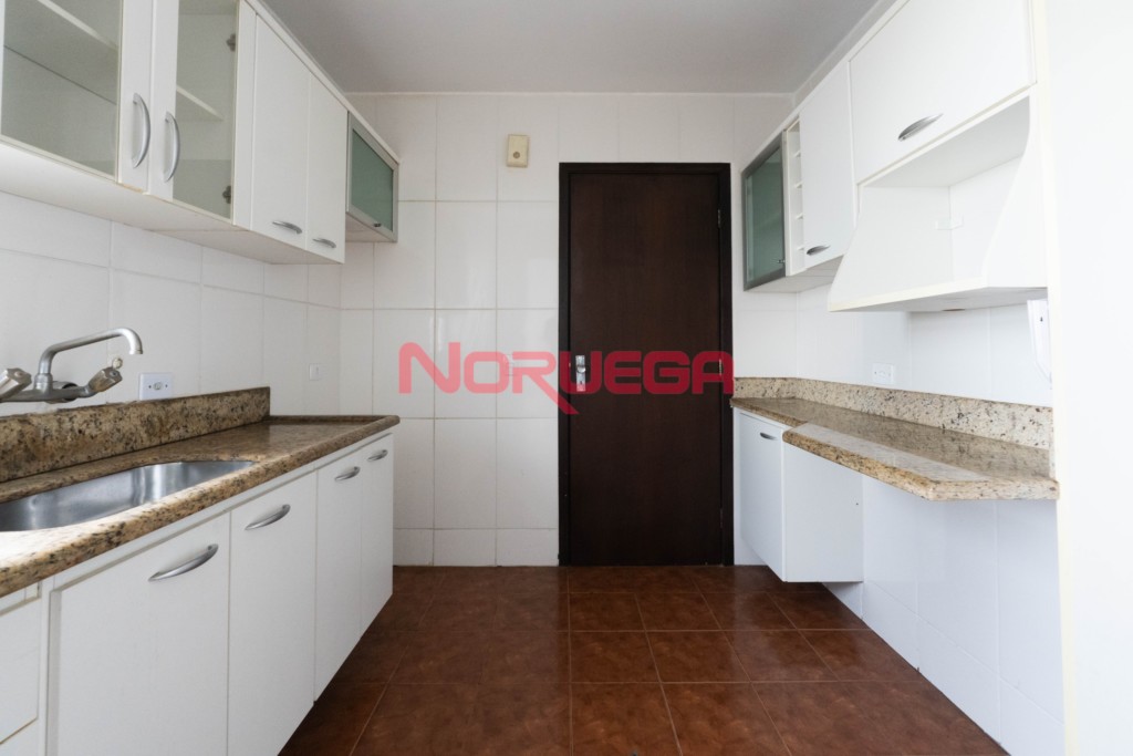 Apartamento para locacao no Alto da Gloria em Curitiba com 175,10m² por R$ 2.490,00
