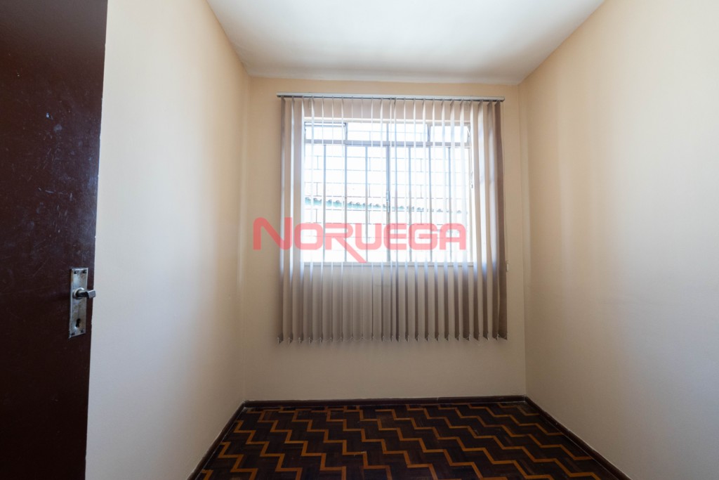 Residência para locacao no Uberaba em Curitiba com 93,90m² por R$ 1.750,00