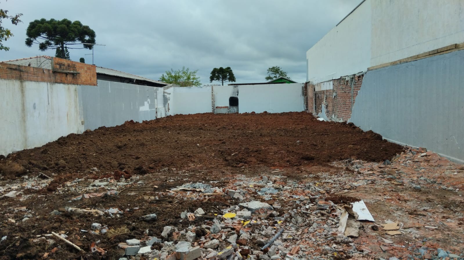 Terreno para locacao no Fanny em Curitiba com 110,00m² por R$ 2.666,00