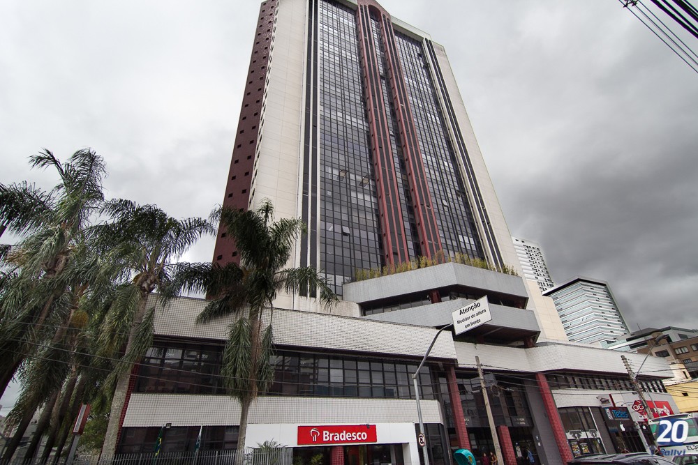 Cjto Comercial/sala para locacao no Centro em Curitiba com 48,21m² por R$ 760,00