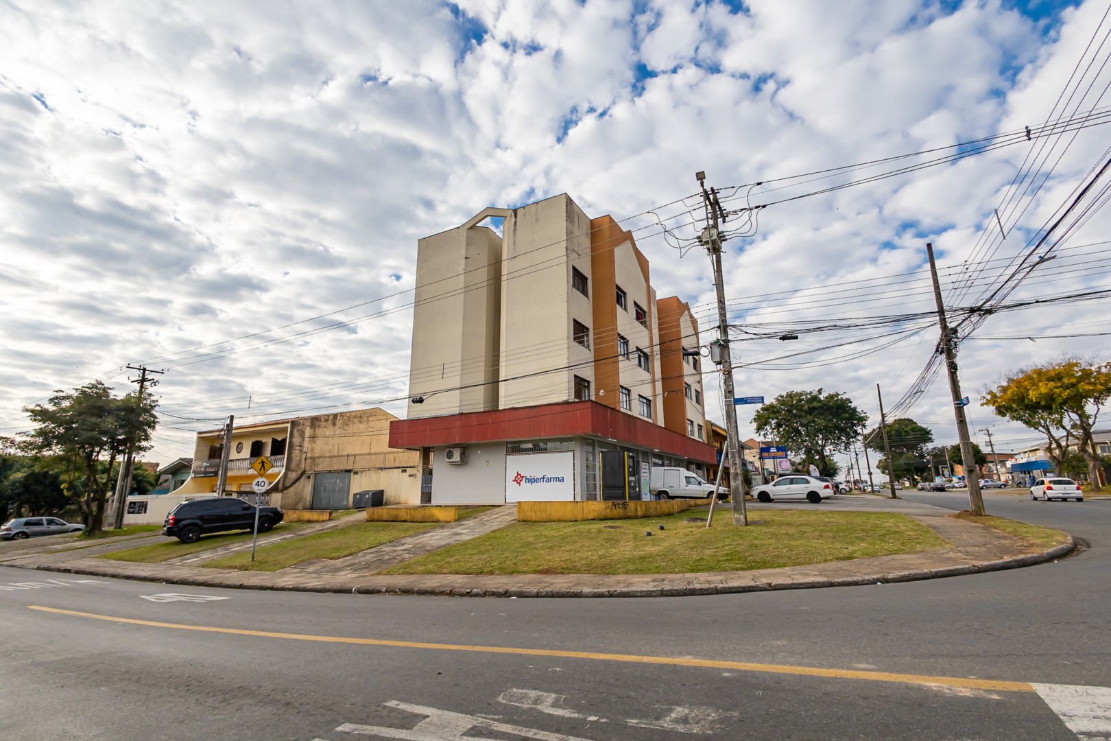 Apartamento para locacao no Fazendinha em Curitiba com 75,00m² por R$ 2.386,00