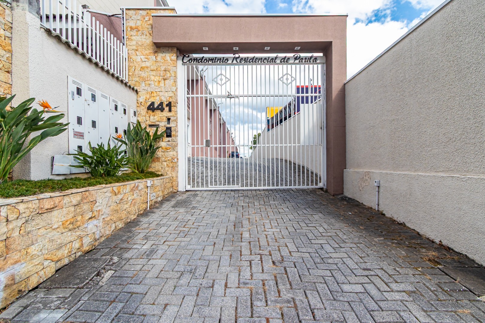 Sobrado para locacao no Uberaba em Curitiba com 96,00m² por R$ 4.666,00