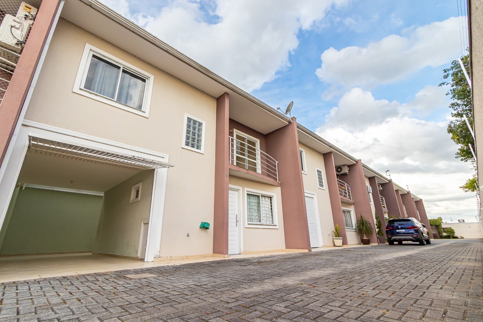 Sobrado para locacao no Uberaba em Curitiba com 96,00m² por R$ 4.666,00