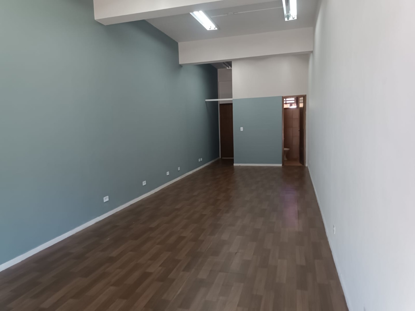 Loja para locacao no Centro em Curitiba com 50,00m² por R$ 2.000,00