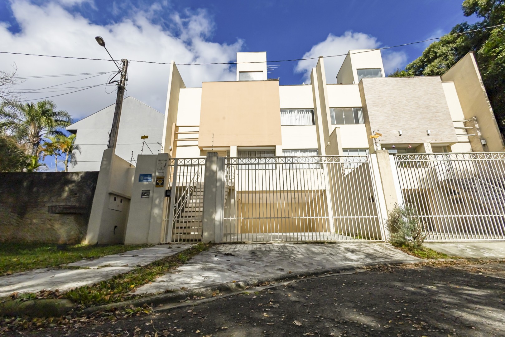 Sobrado para locacao no Pilarzinho em Curitiba com 207,00m² por R$ 7.200,00