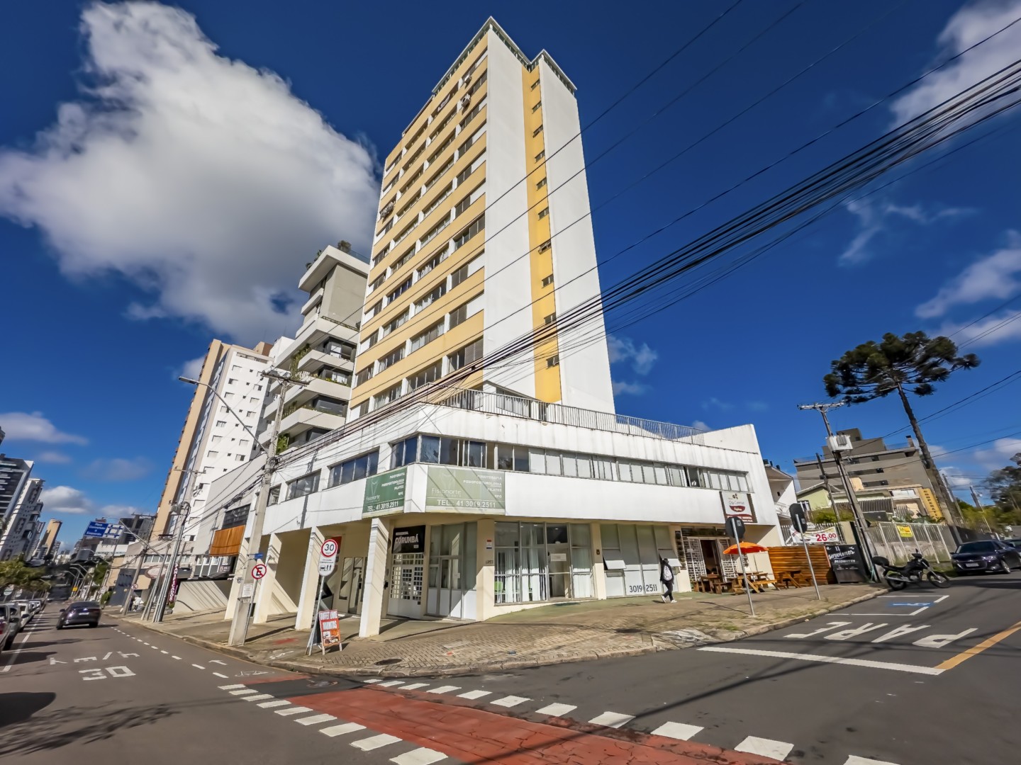 Apartamento para locacao no Cabral em Curitiba com 179,40m² por R$ 3.466,00