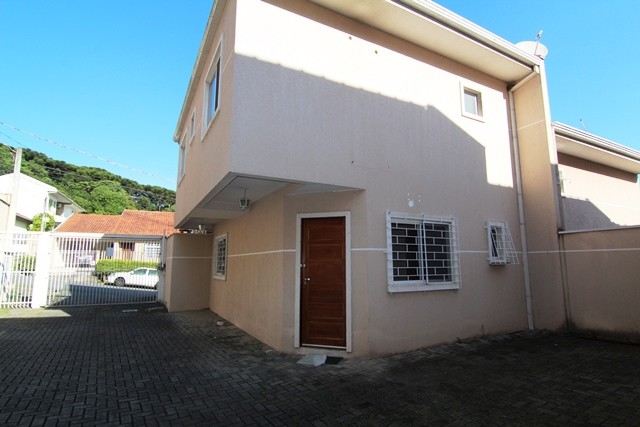 Sobrado para locacao no Uberaba em Curitiba com 100,00m² por R$ 3.320,00