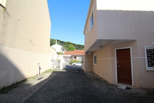 Sobrado para locacao no Uberaba em Curitiba com 100,00m² por R$ 3.320,00