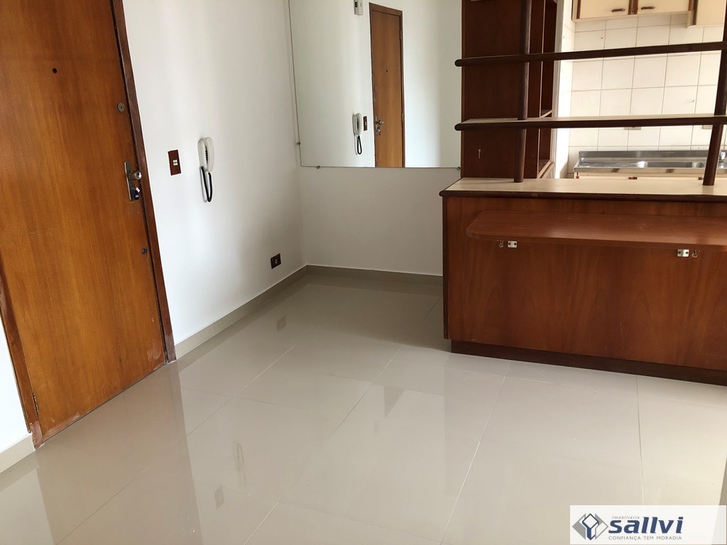 Apartamento para locacao no Centro em Curitiba com 76,66m² por R$ 2.253,00