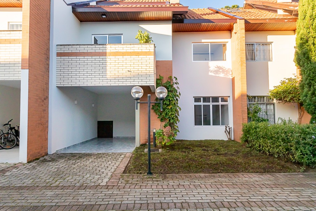 Sobrado para locacao no Merces em Curitiba com 151,36m² por R$ 5.333,00