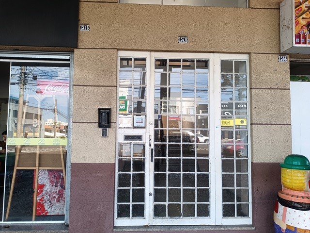 Cjto Comercial/sala para locacao no Capao Raso em Curitiba com 80,50m² por R$ 1.866,00