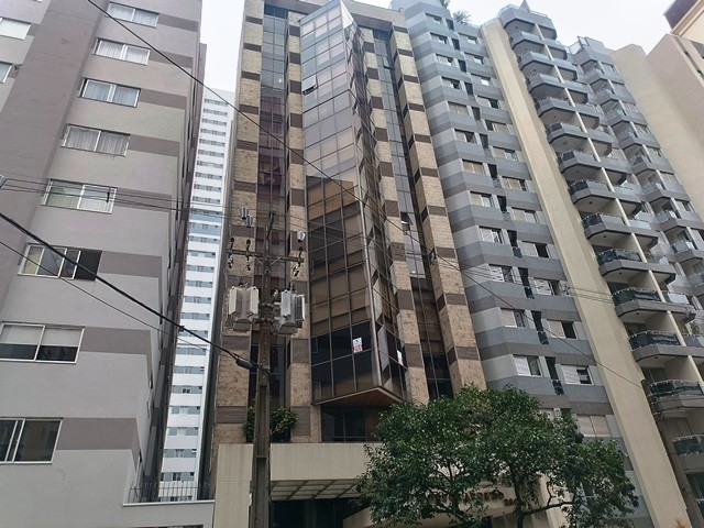 Cjto Comercial/sala para locacao no Centro em Curitiba com 90,69m² por R$ 2.400,00