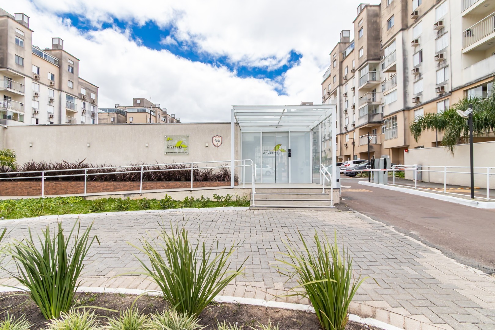 Apartamento para locacao no Xaxim em Curitiba com 101,00m² por R$ 2.520,00