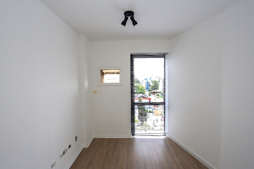 Cjto Comercial/sala para locacao no Alto da Gloria em Curitiba com 24,76m² por R$ 1.320,00