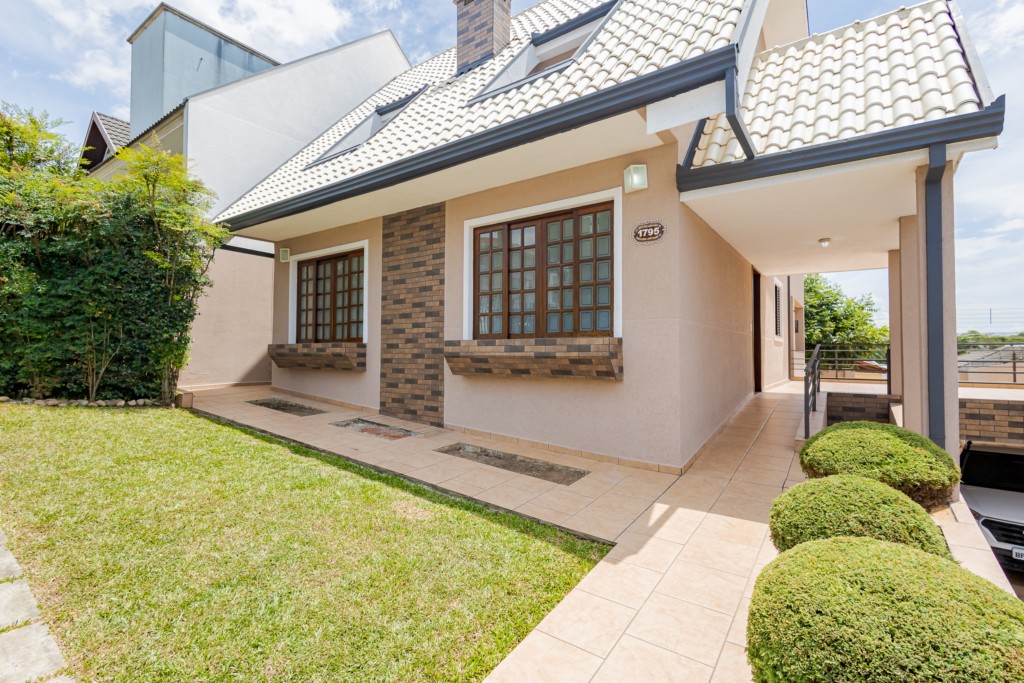 Casa Residencial para locacao no Sao Braz em Curitiba com 315,00m² por R$ 10.000,00