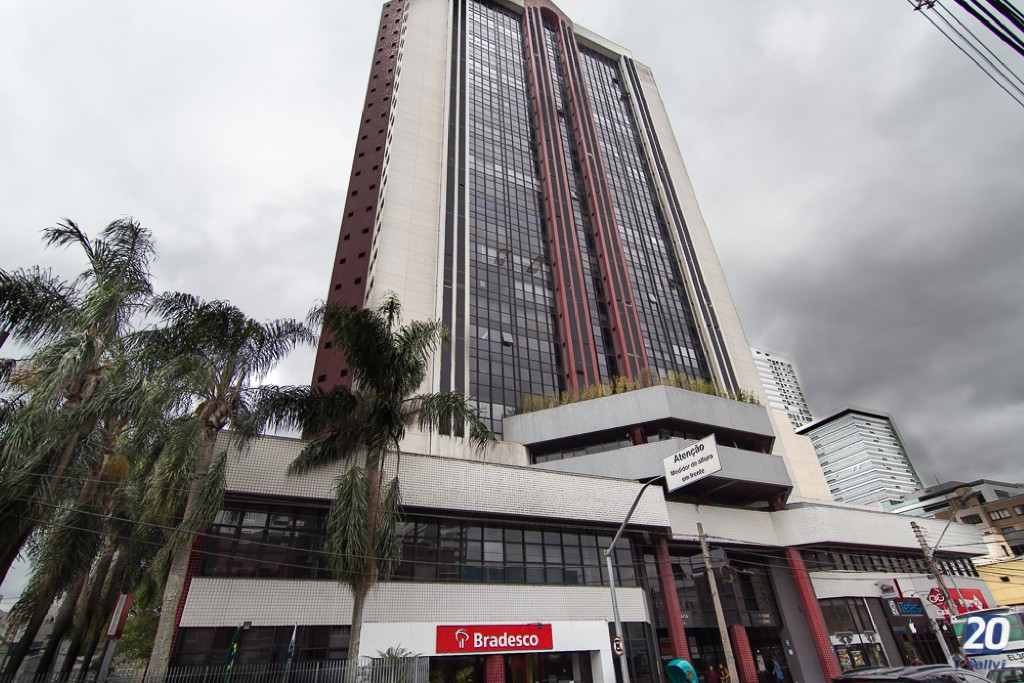 Cjto Comercial/sala para venda no Centro em Curitiba com 48,21m² por R$ 160.000,00