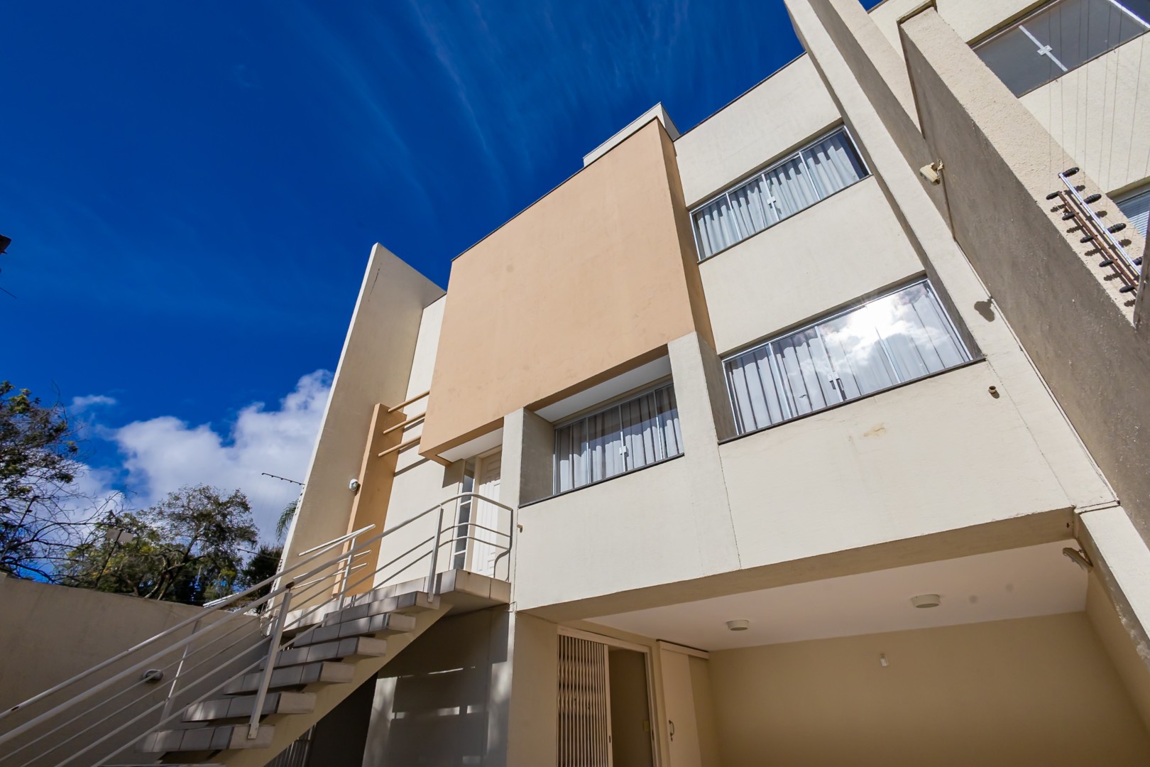 Sobrado para venda no Pilarzinho em Curitiba com 207,00m² por R$ 1.350.000,00