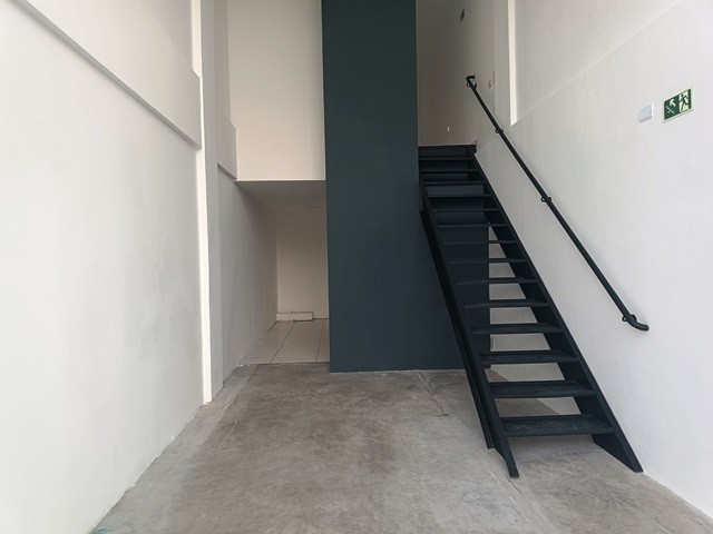Loja para venda no Cristo Rei em Curitiba com 68,39m² por R$ 370.000,00