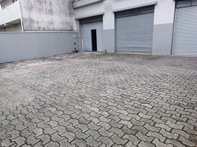 Barracão/galpão para locacao no Hauer em Curitiba com 500,00m² por R$ 14.000,00