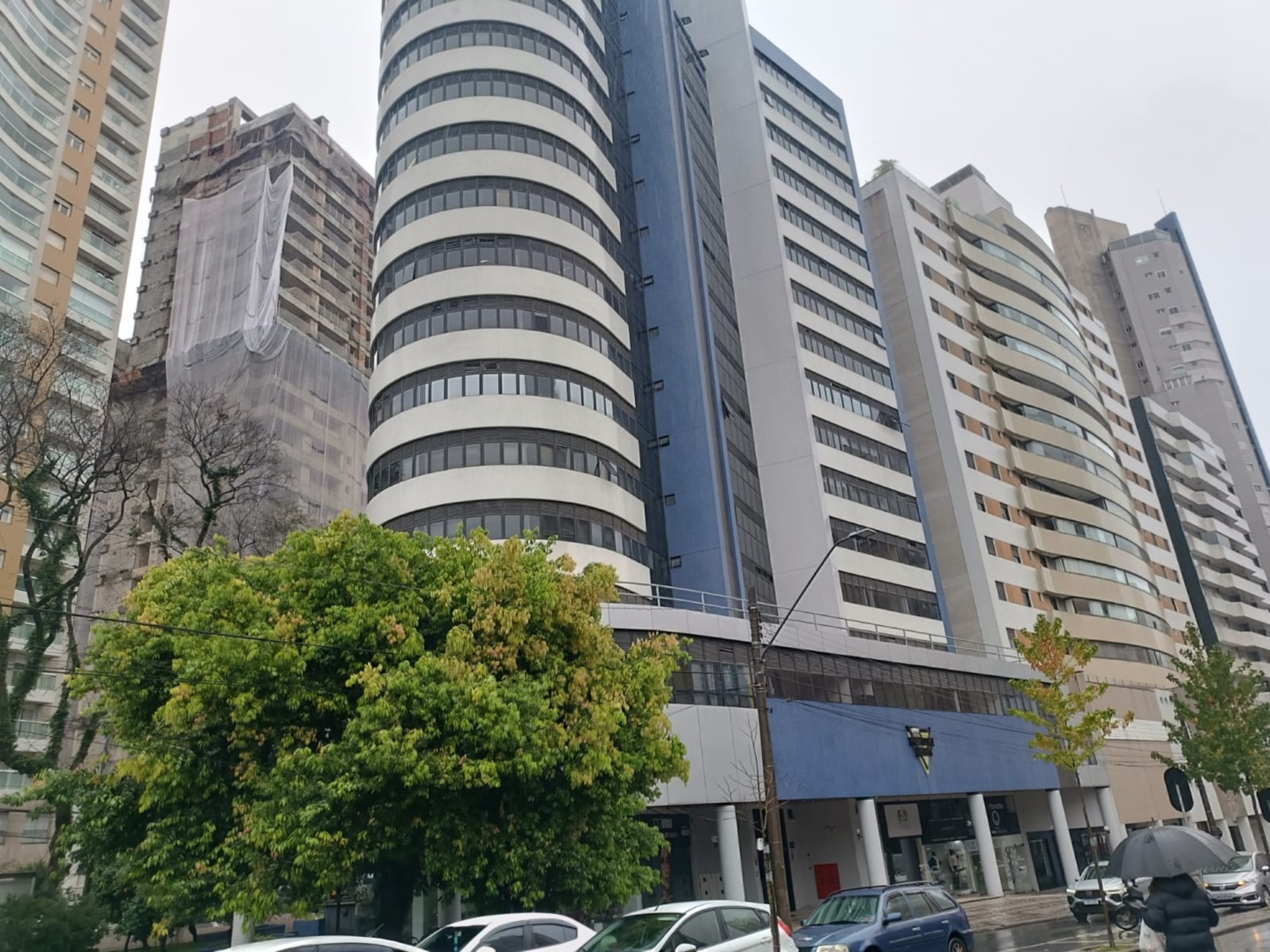 Cjto Comercial/sala para locacao no Agua Verde em Curitiba com 35,35m² por R$ 2.466,00