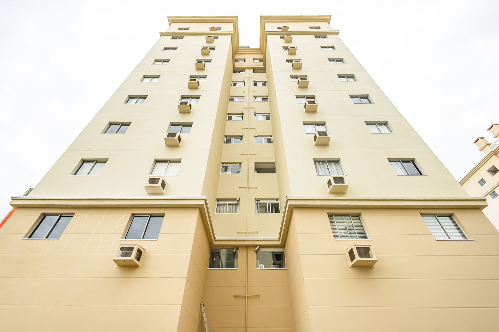 Apartamento para venda no Guaira em Curitiba com 144,00m² por R$ 398.000,00