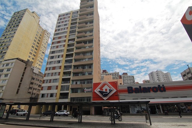Apartamento para venda no Centro em Curitiba com 122,30m² por R$ 420.000,00