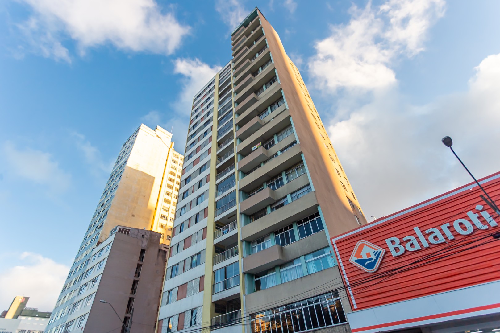 Apartamento para venda no Centro em Curitiba com 122,30m² por R$ 420.000,00
