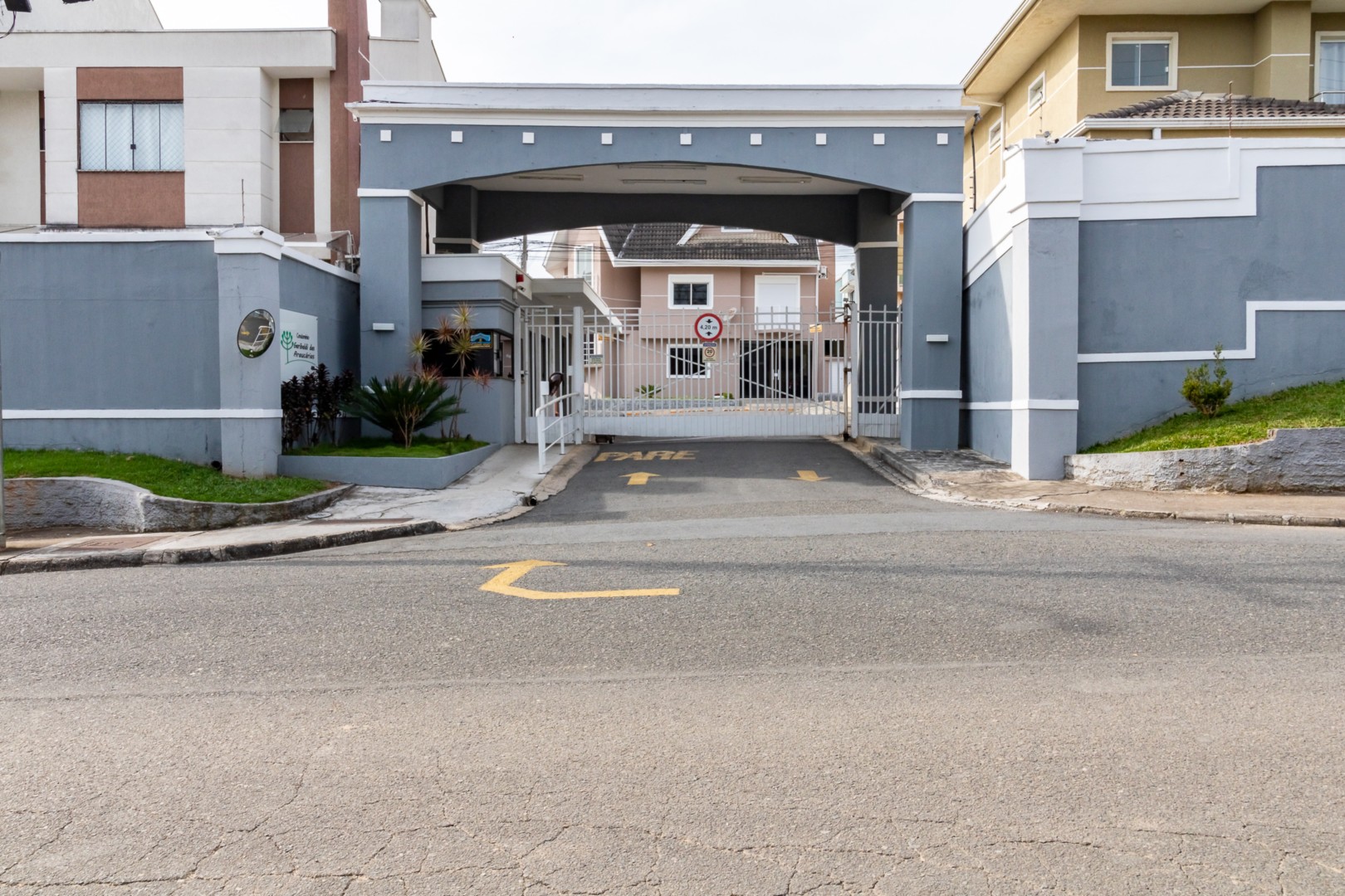 Sobrado para venda no Cachoeira em Curitiba com 0,00m² por R$ 780.000,00