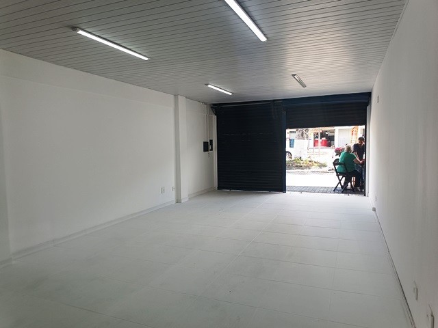 Loja para locacao no Novo Mundo em Curitiba com 90,00m² por R$ 3.733,00