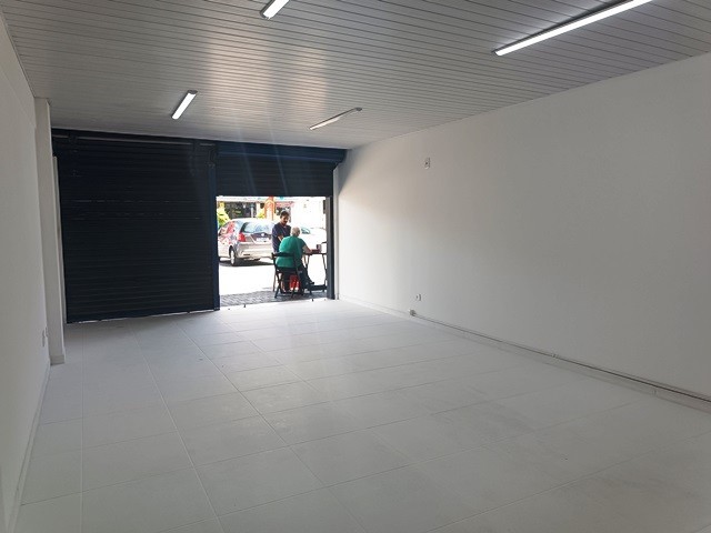 Loja para locacao no Novo Mundo em Curitiba com 90,00m² por R$ 3.733,00