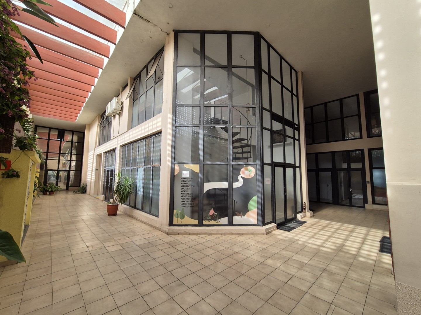 Cjto Comercial/sala para locacao no Cristo Rei em Curitiba com 149,70m² por R$ 2.520,00