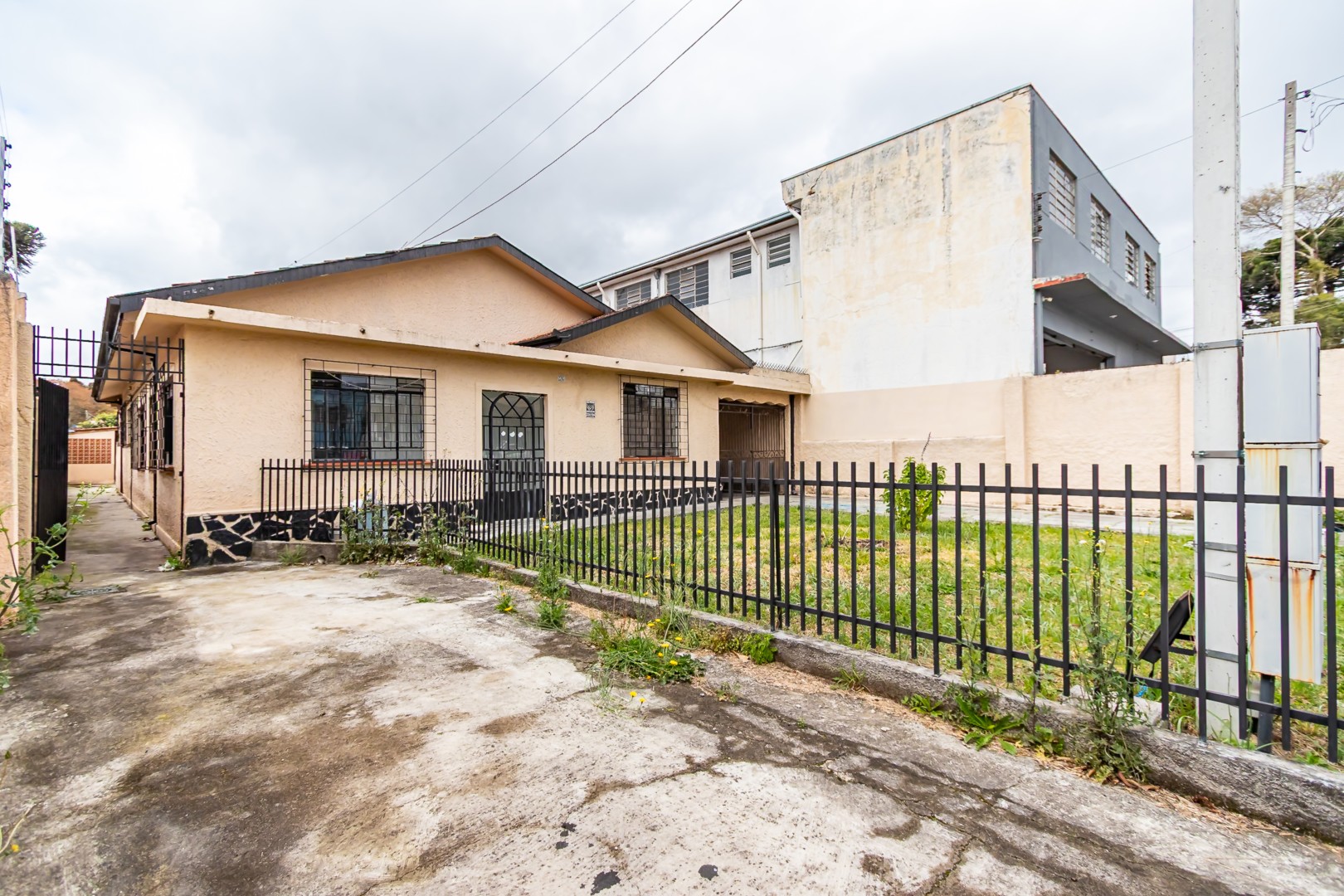 Casa Residencial para venda no Parolin em Curitiba com 577,22m² por R$ 1.200.000,00