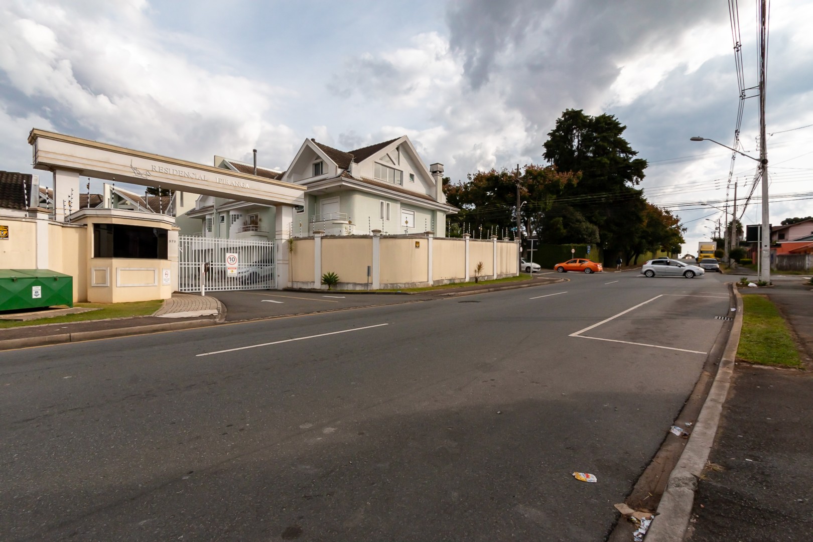 Sobrado para venda no Capao Raso em Curitiba com 174,94m² por R$ 1.190.000,00