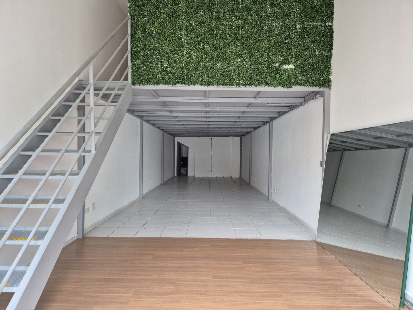 Loja para locacao no Reboucas em Curitiba com 135,00m² por R$ 4.133,00