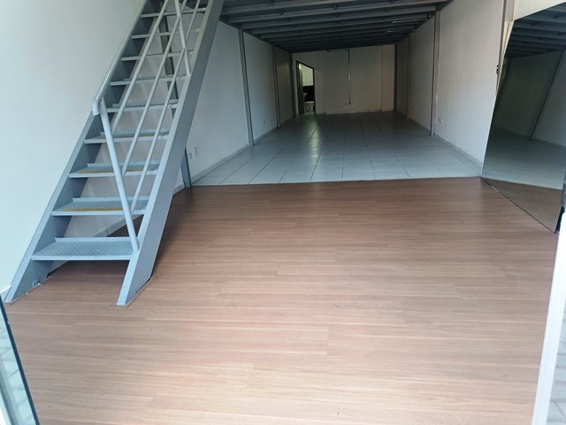 Loja para locacao no Reboucas em Curitiba com 135,00m² por R$ 4.133,00