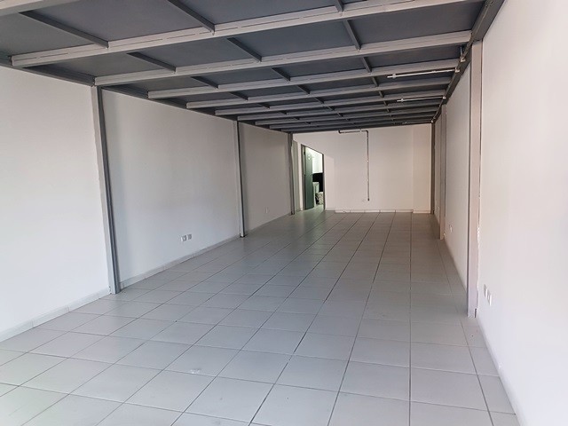 Loja para locacao no Reboucas em Curitiba com 135,00m² por R$ 4.133,00