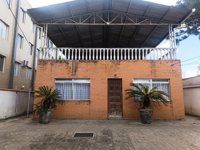 Casa Comercial para locacao no Reboucas em Curitiba com 233,60m² por R$ 6.000,00