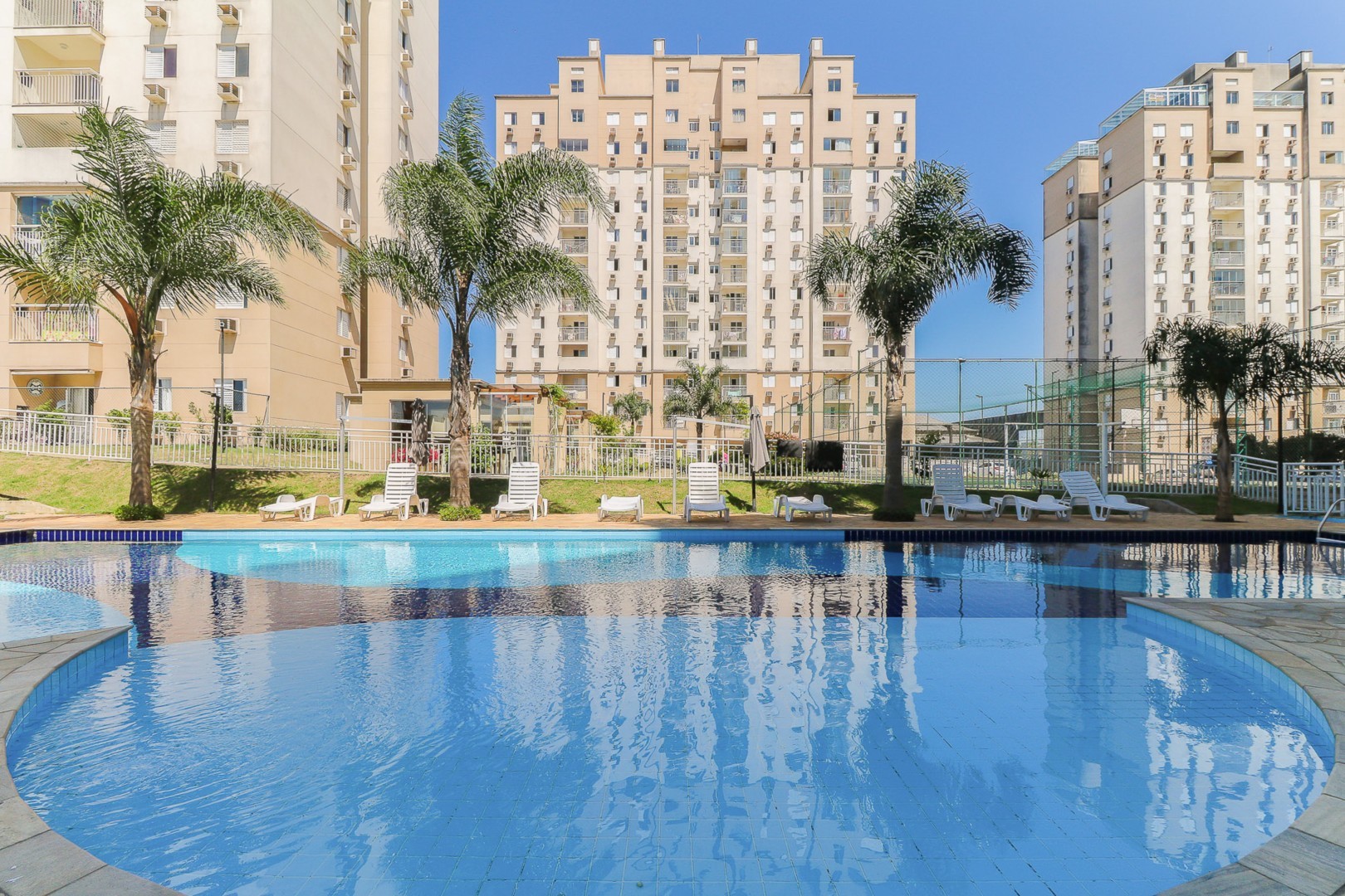 Cobertura para locacao no Xaxim em Curitiba com 109,00m² por R$ 3.986,00