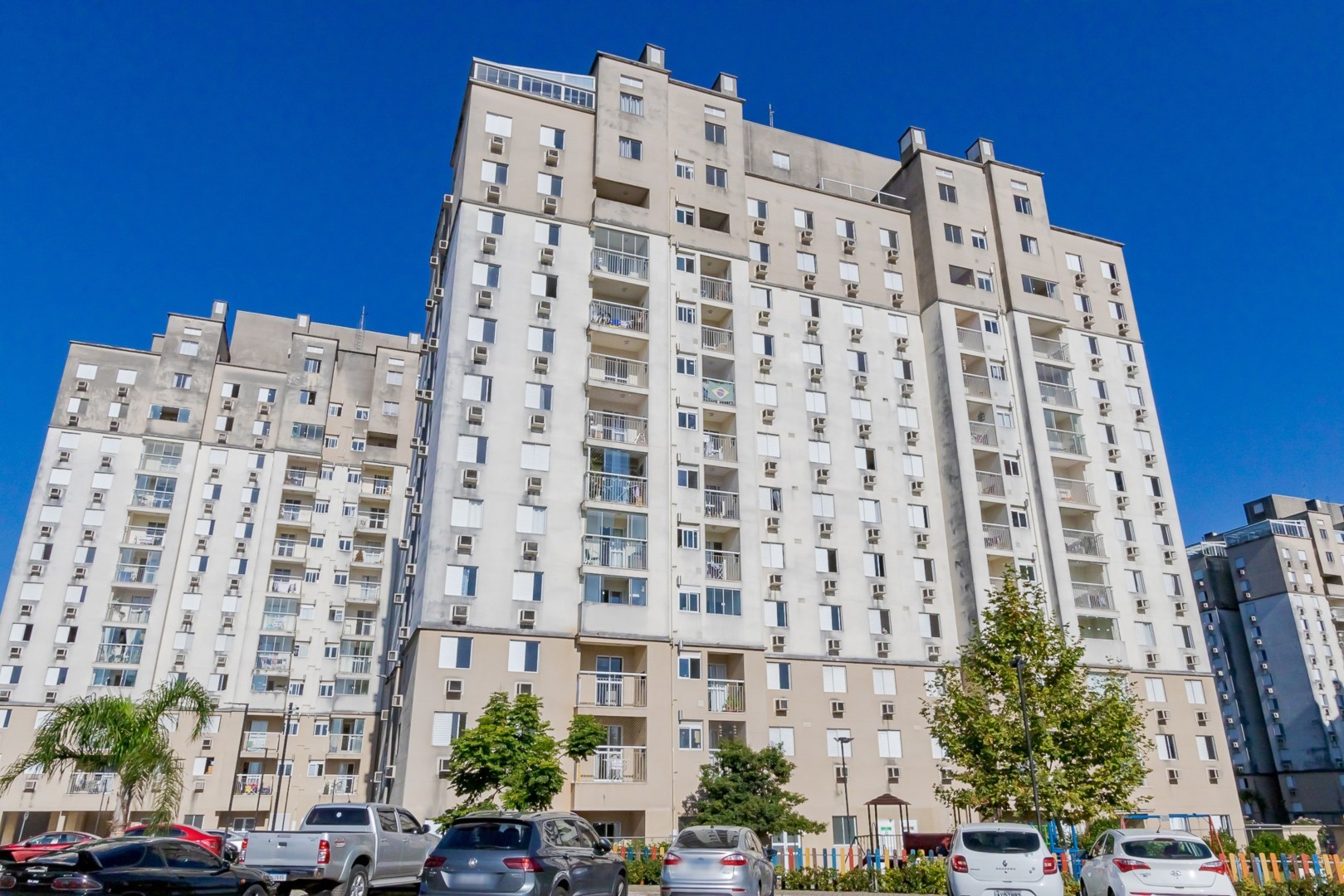Cobertura para locacao no Xaxim em Curitiba com 109,00m² por R$ 3.986,00