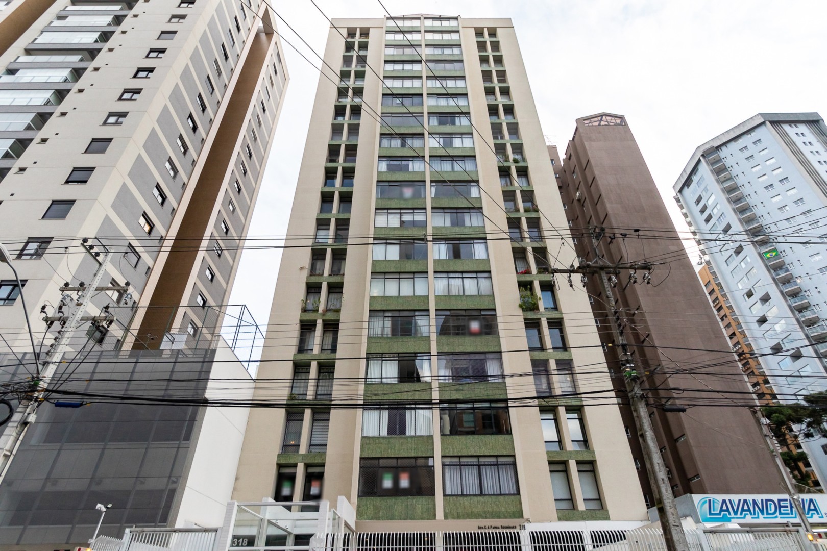 Apartamento para locacao no Cabral em Curitiba com 154,11m² por R$ 3.333,00