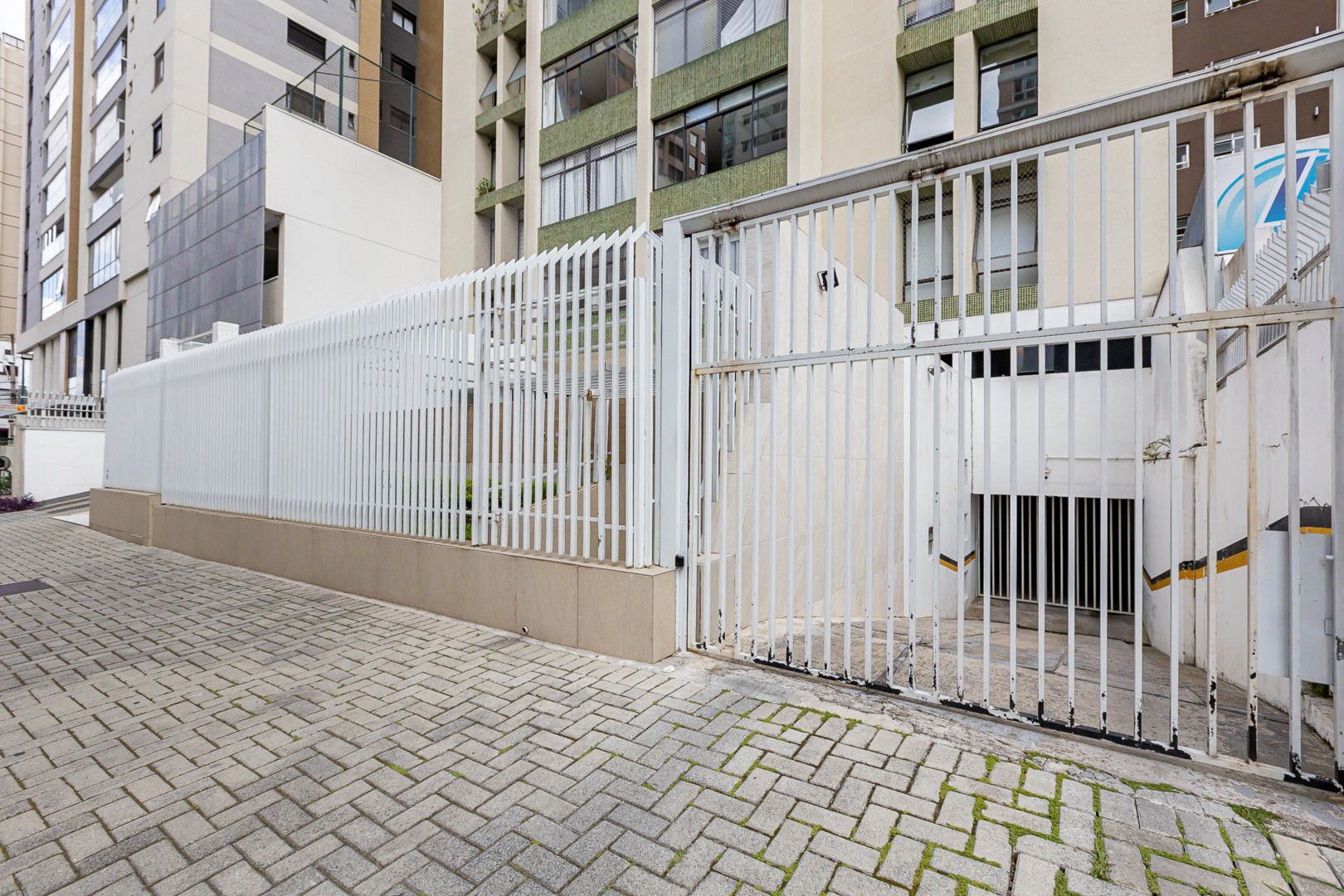 Apartamento para locacao no Cabral em Curitiba com 154,11m² por R$ 3.333,00