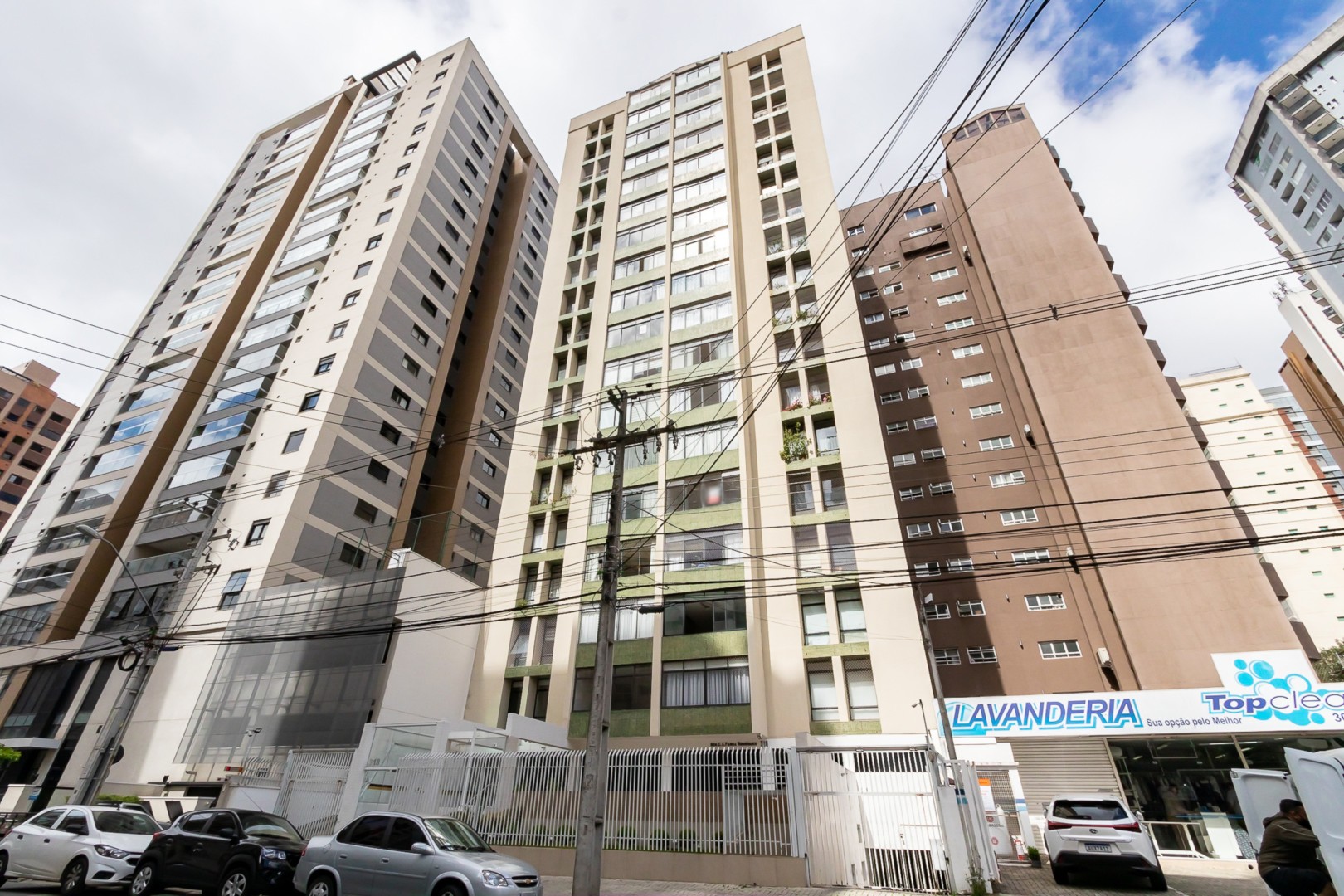 Apartamento para locacao no Cabral em Curitiba com 154,11m² por R$ 3.333,00