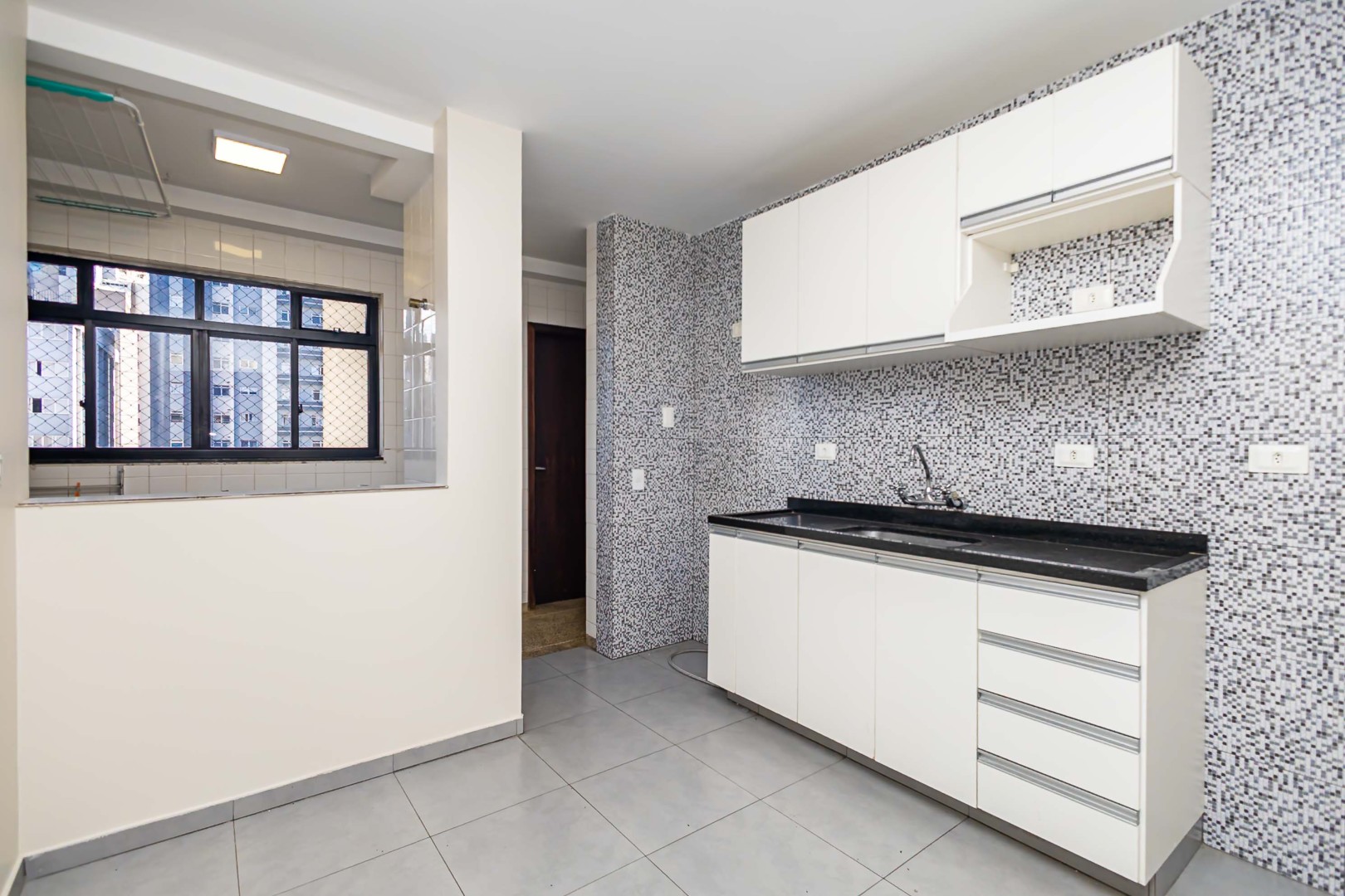 Apartamento para locacao no Cabral em Curitiba com 154,11m² por R$ 3.066,00