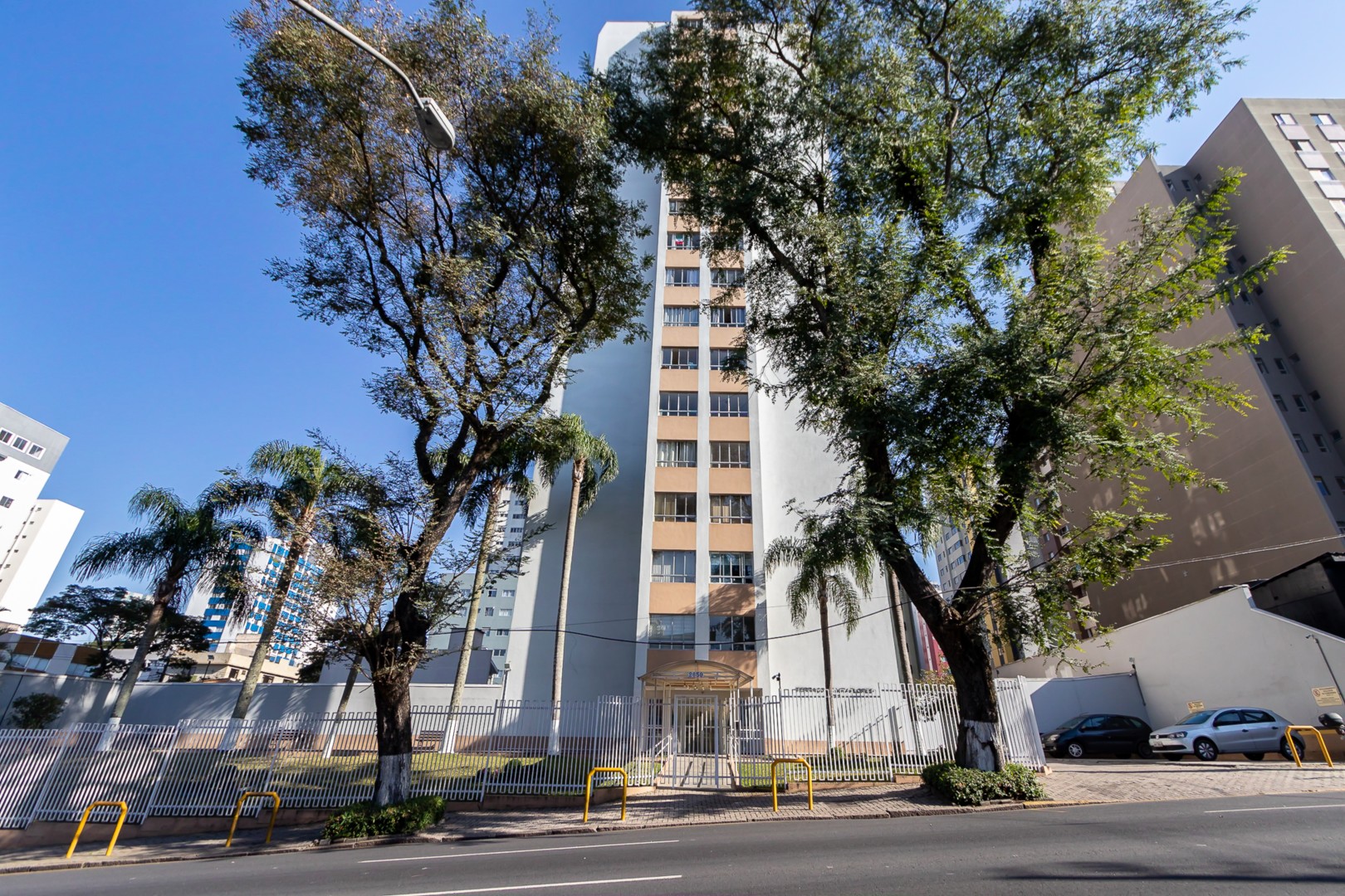Apartamento para locacao no Agua Verde em Curitiba com 89,75m² por R$ 4.266,00