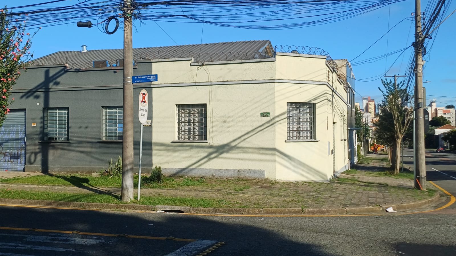 Terreno para venda no Reboucas em Curitiba com 398,25m² por R$ 995.000,00