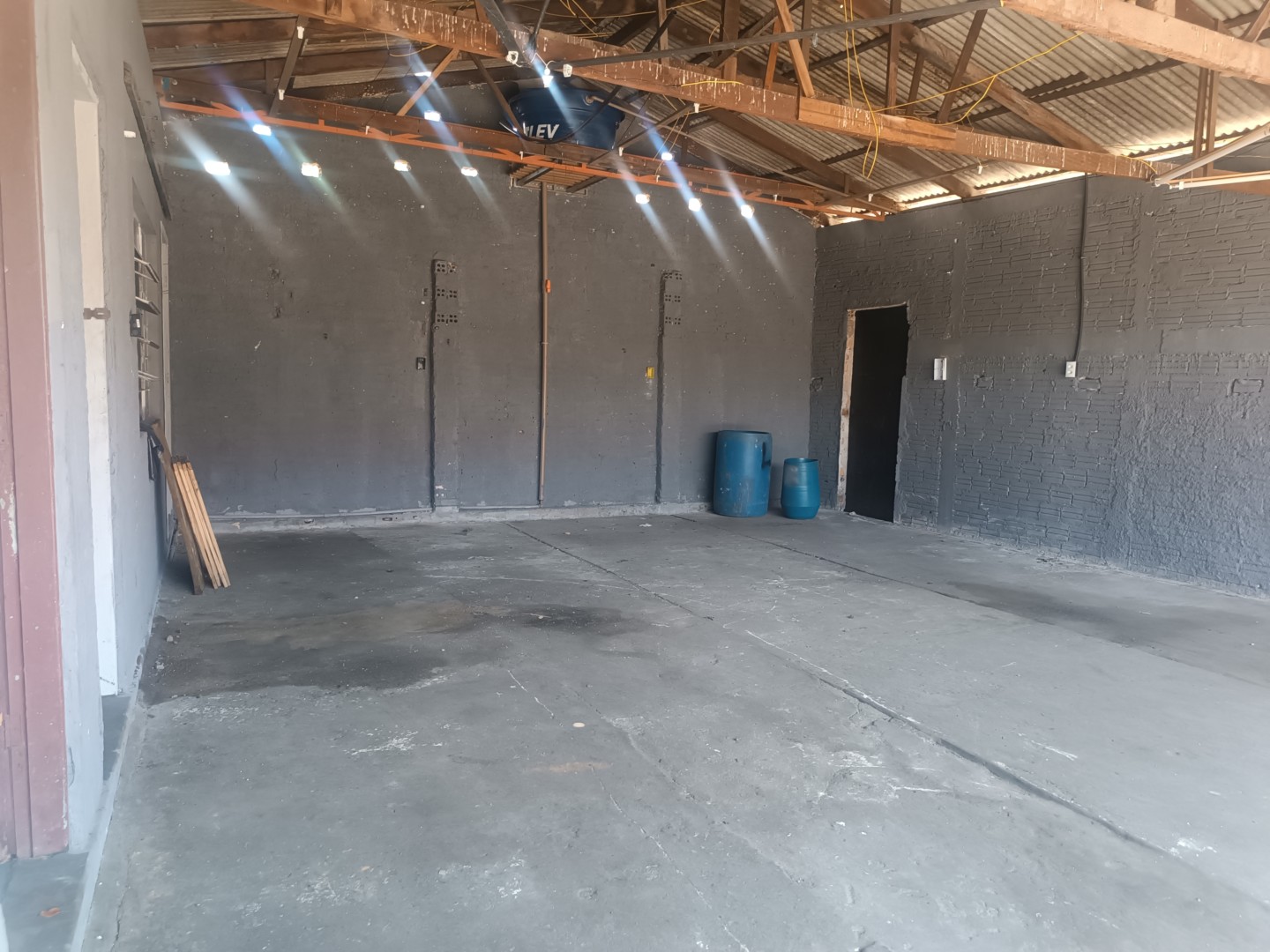 Barracão/galpão para locacao no Hauer em Curitiba com 143,00m² por R$ 2.466,00