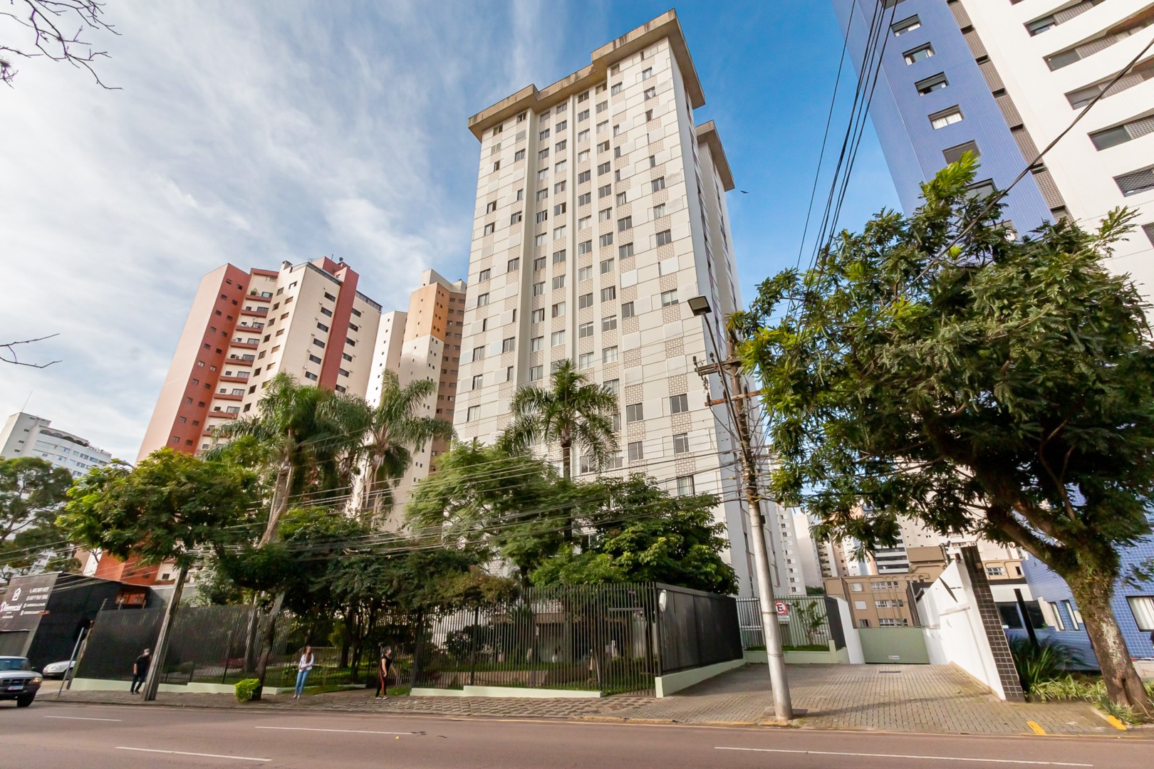 Apartamento para locacao no Batel em Curitiba com 115,00m² por R$ 2.933,00