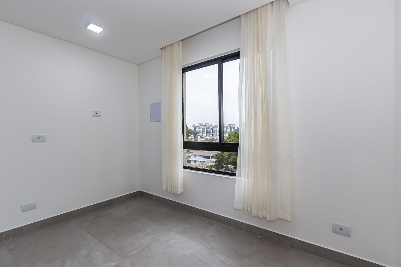 Apartamento para locacao no Bacacheri em Curitiba com 42,00m² por R$ 1.906,00